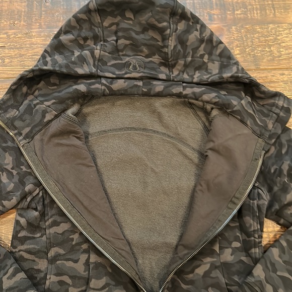 Lululemon Scuba Hoodie Light Cotton Fleece
Incognito Camo Multi Gator Green - Picture 3 of 5